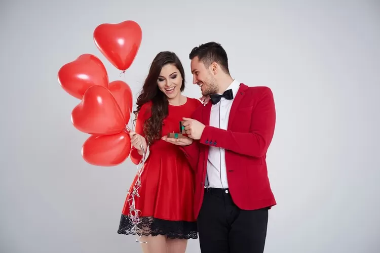 چگونه دوست پسر خود را به شوهر تبدیل کنیم ؟ چگونه بفهمیم قصد پسر ازدواج است یا دوستی