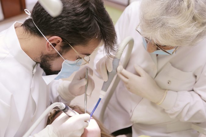 لمینت دندان به چه افرادی پیشنهاد نمی شود؟