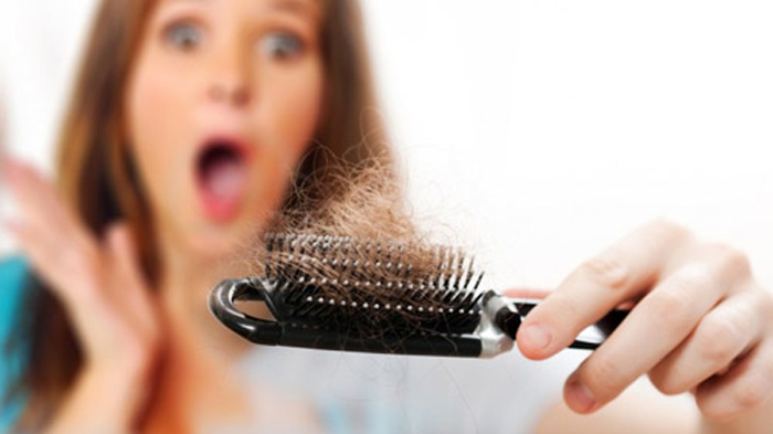  راهکارهای طبیعی برای مقابله با ریزش موی شدید