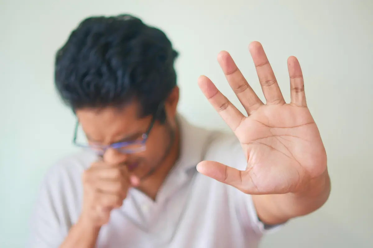 گلوم زخم شده از بس سرفه کردم نکات پیشگیری از زخم گلو