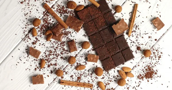 آیا شکلات تلخ برای کبد چرب مضر است ؟ شگفتیهای شکلات تلخ برای بهبود کبد چرب