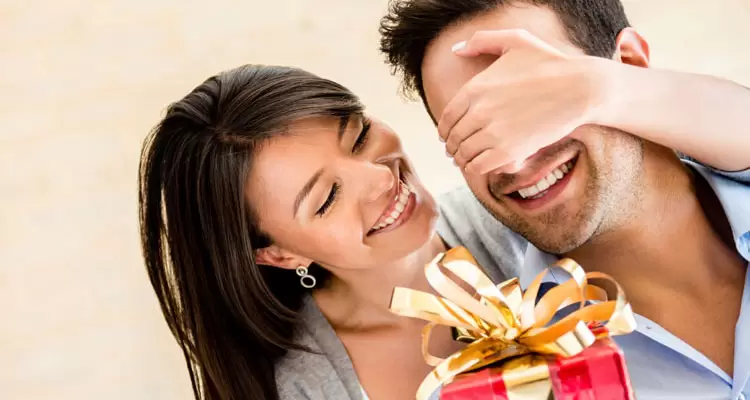 چگونه دوست پسر خود را به شوهر تبدیل کنیم ؟ یاد بگیریم کی باید جدی شویم