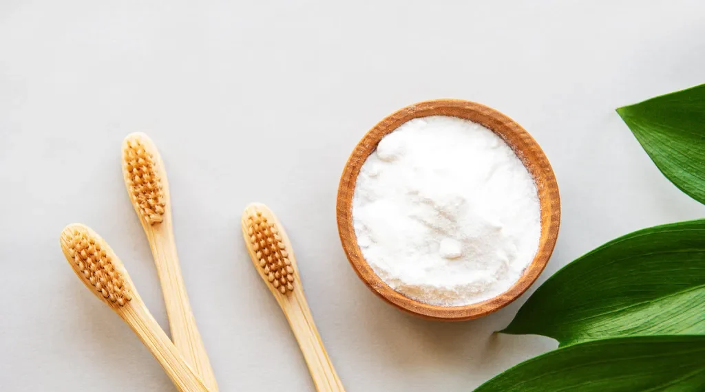 جوش شیرین برای دندان ها چه تاثیری دارد ؟ مزایا و معایب استفاده از جوش شیرین برای دندان ها